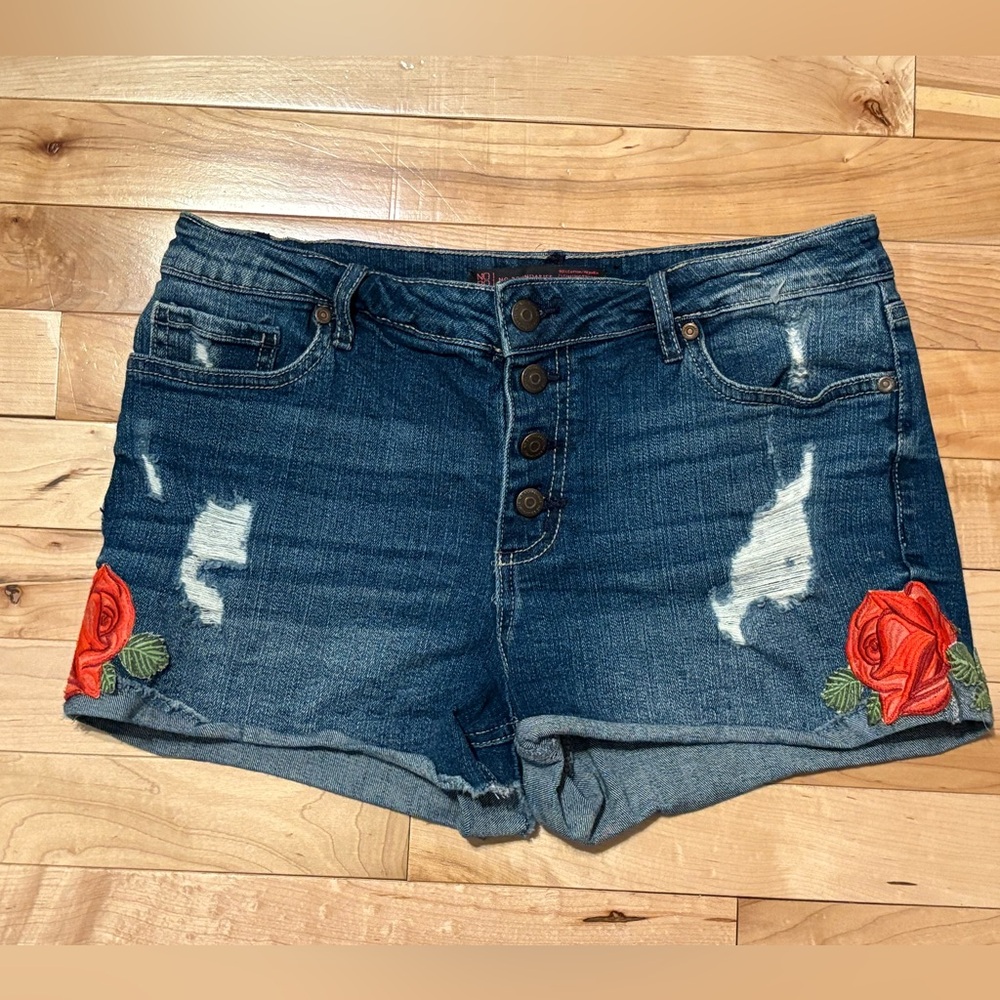 No Boundaries Denim Embroidered Jean Shorts Size 9